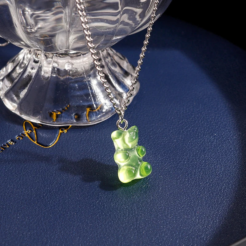 Collier en chaîne avec pendentif ours coloré