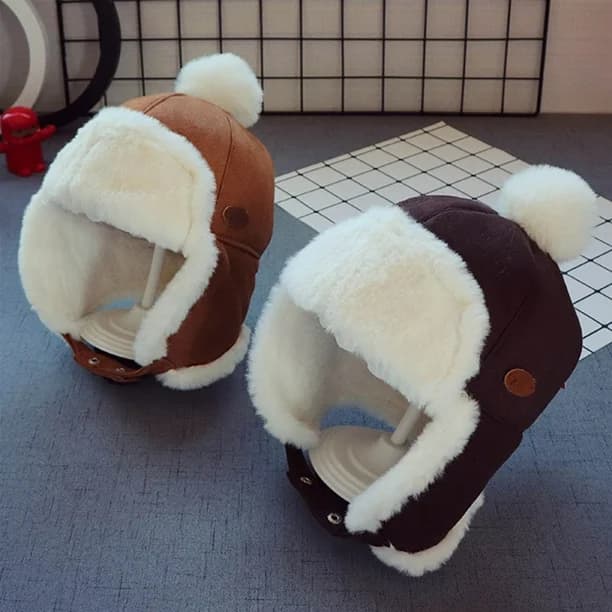 Cagoule bonnet avec protège oreille et pompon