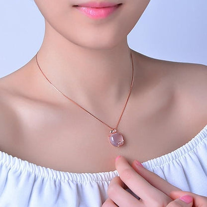 Collier ras du cou forme pomme en quartz rose