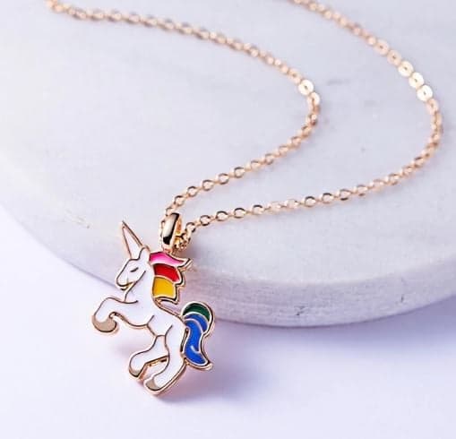 Collier en chaîne avec pendentif licorne