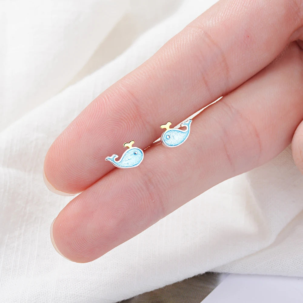 Clou d’oreille en forme de baleine bleu pour fille