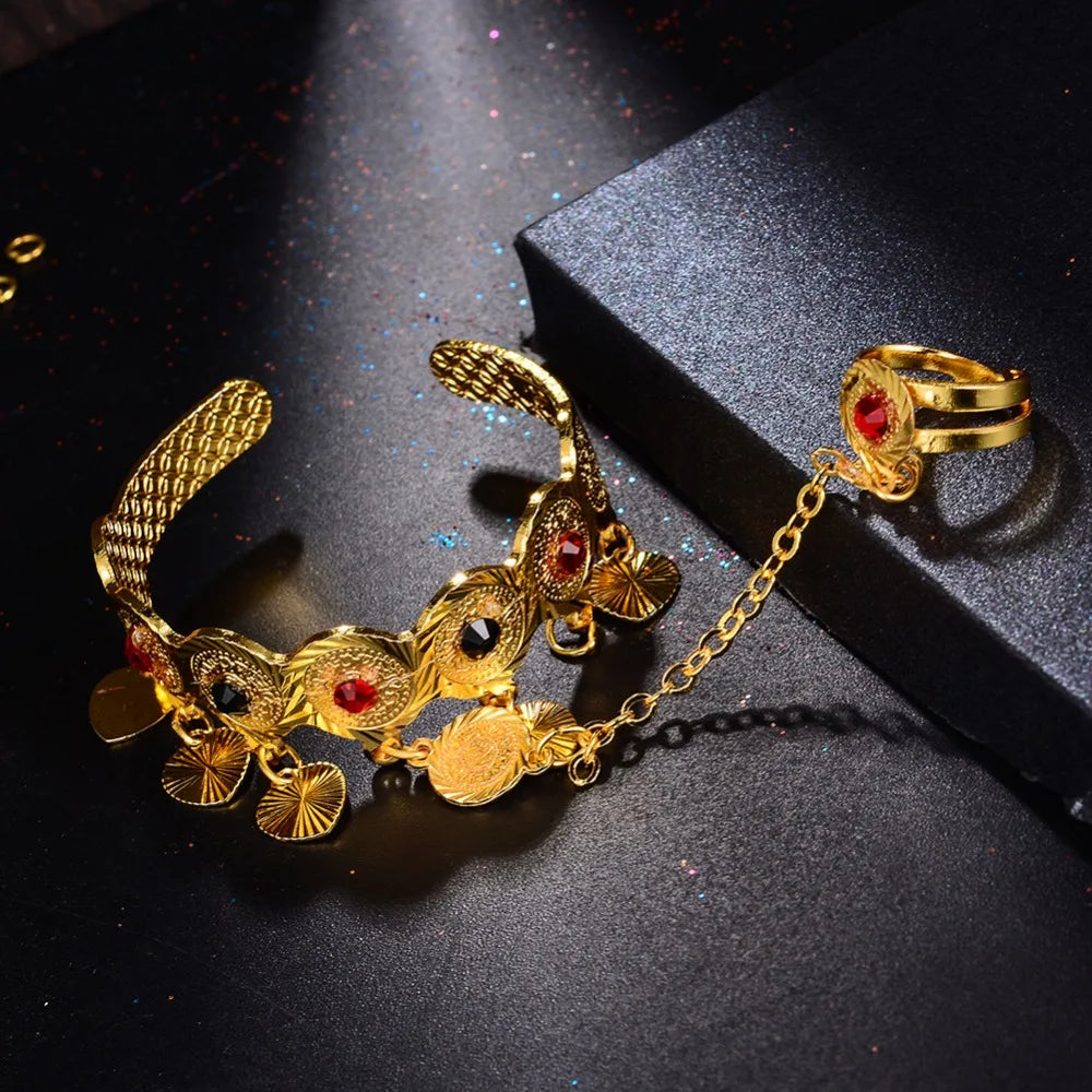 Bracelet et bague reliés par une chaîne pour petite fille