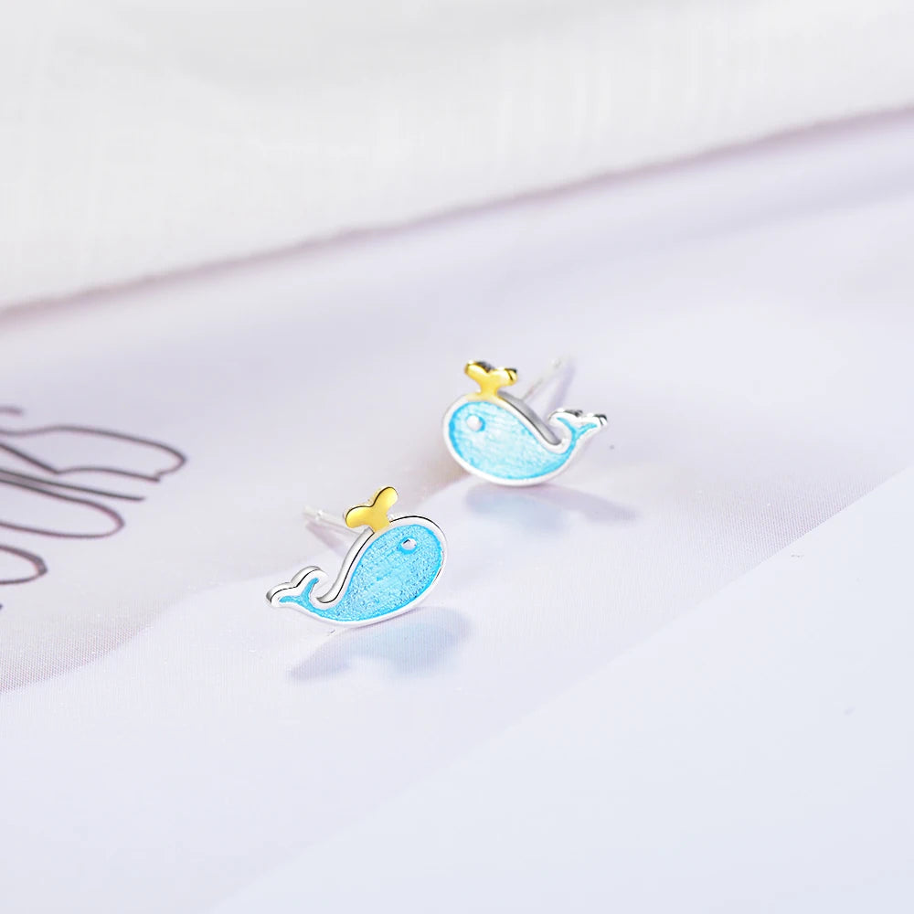 Clou d’oreille en forme de baleine bleu pour fille
