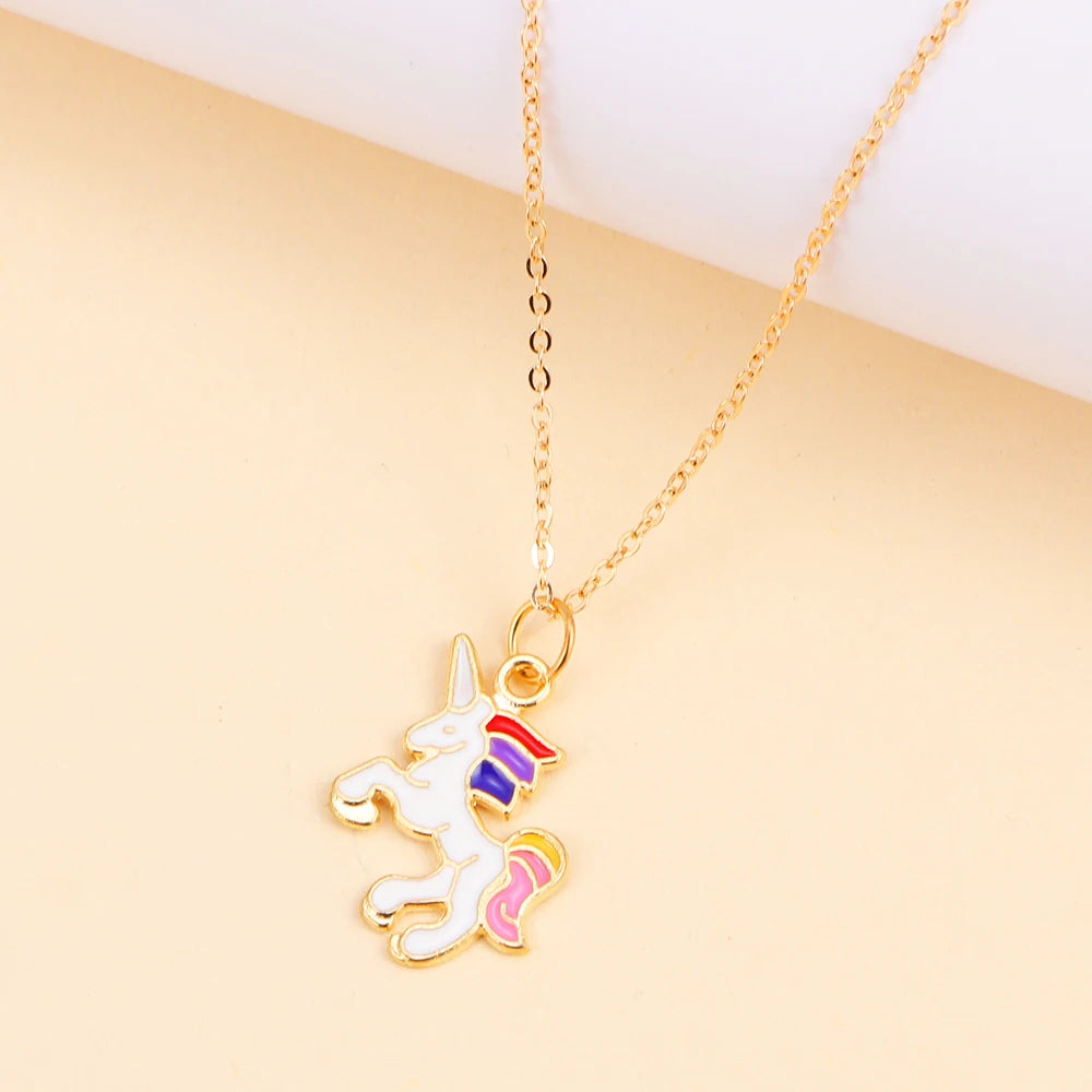 Collier en chaîne avec pendentif licorne
