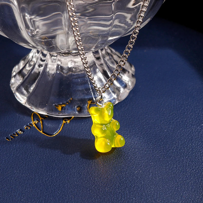 Collier en chaîne avec pendentif ours coloré