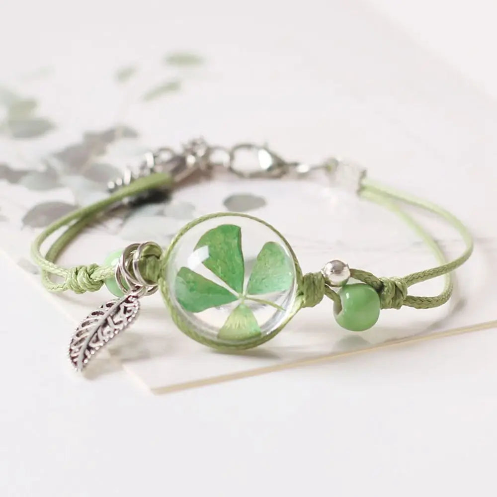 Bracelet à cordon avec pendentif en perle transparente