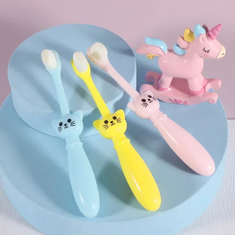 Brosse à dents chat colorée à poils souples pour bébé