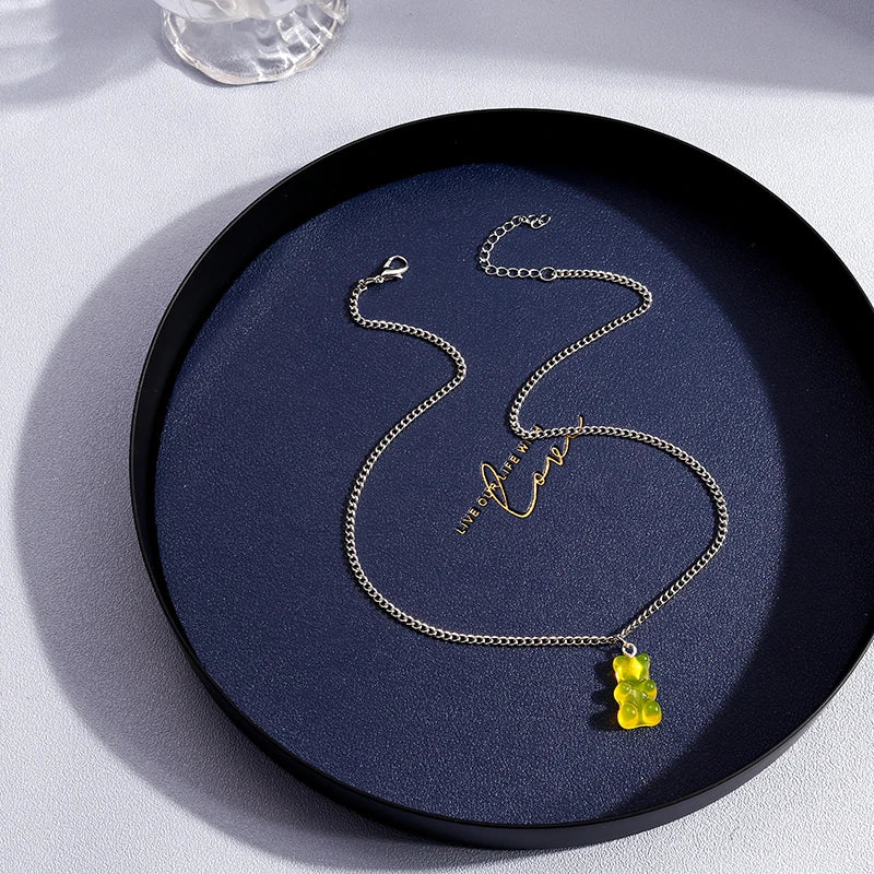Collier en chaîne avec pendentif ours coloré