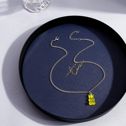 Collier en chaîne avec pendentif ours coloré
