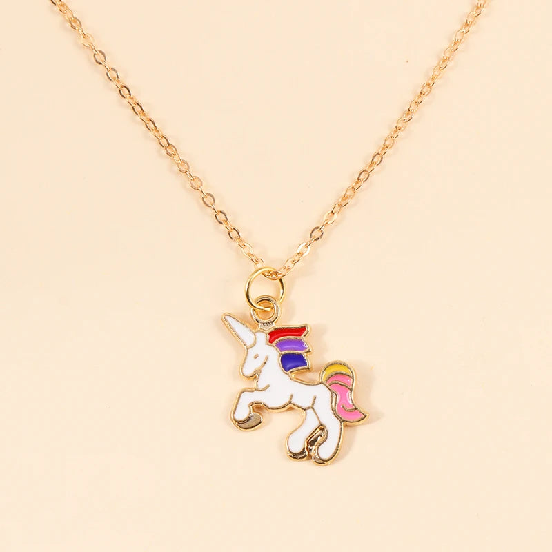 Collier en chaîne avec pendentif licorne