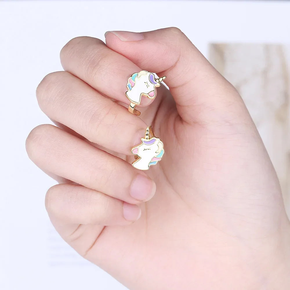 Clou d’oreille en forme de licorne pour fille