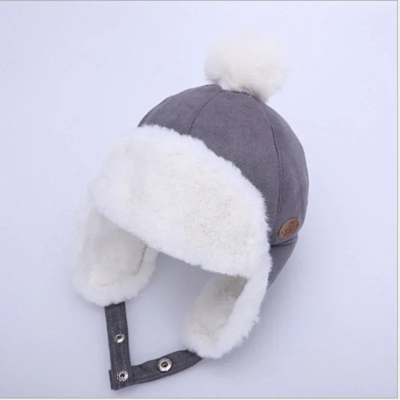 Cagoule bonnet avec protège oreille et pompon