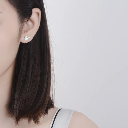 Clou d’oreille en forme de baleine bleu pour fille