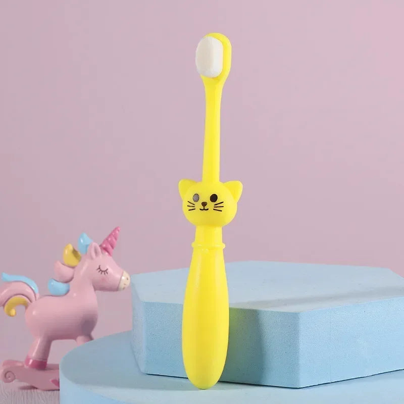 Brosse à dents chat colorée à poils souples pour bébé