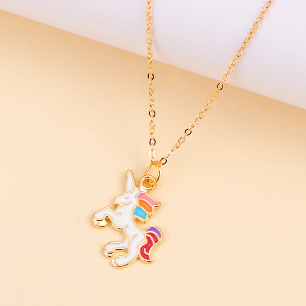 Collier en chaîne avec pendentif licorne