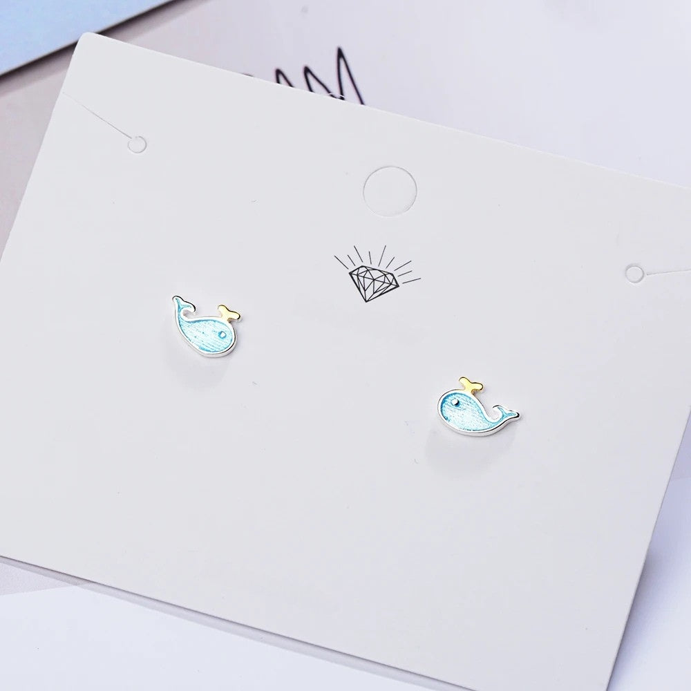 Clou d’oreille en forme de baleine bleu pour fille