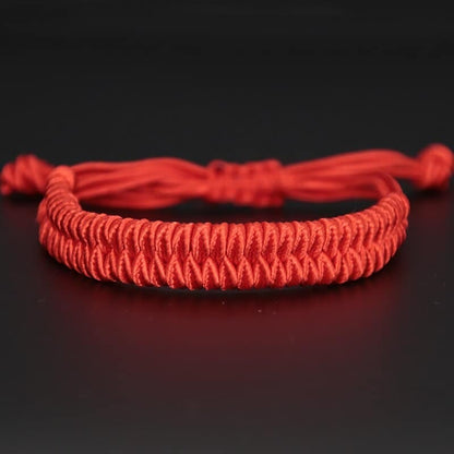 Bracelet en corde rouge tressée à la main